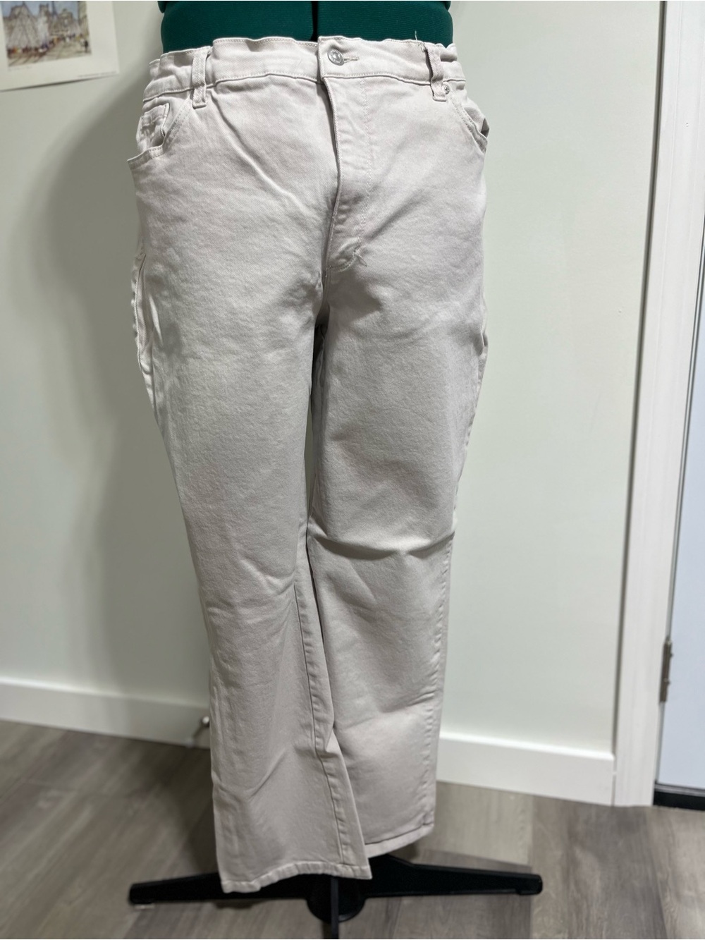 Gloria Vanderbilt Straight-Leg Jeans in Light Taupe